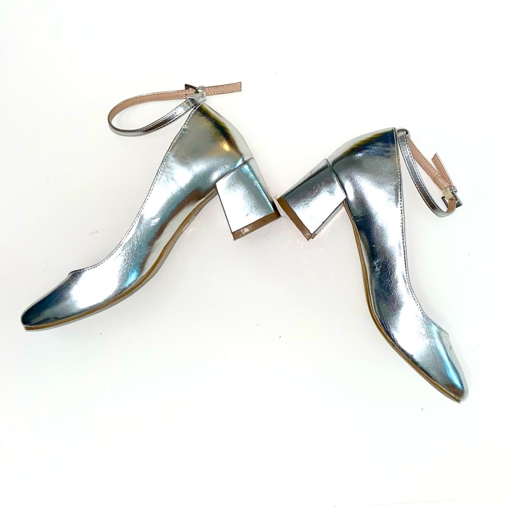 FINAL🚨DONATING SOON‼️ 🤍 Lovely Ankle Strap Block Heel